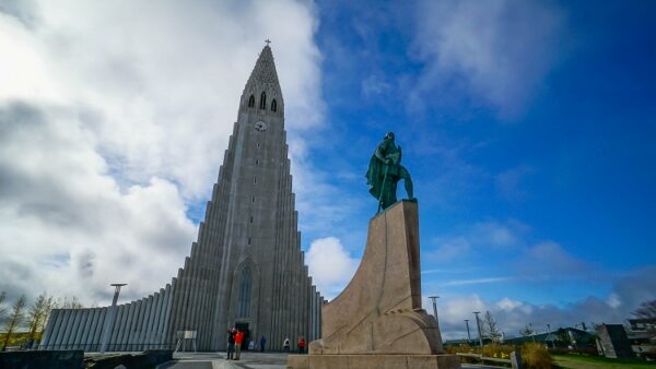 Leif Eriksson at Hallgrimskirkja 