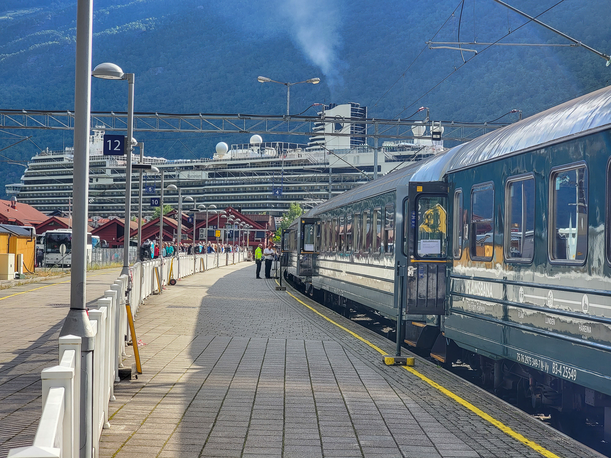 Flam Train and Cruise Ship