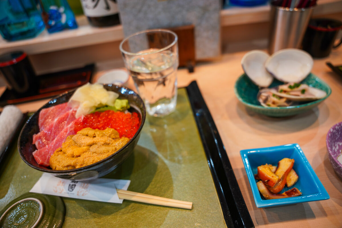 Uni and Sashimi at Sushikuni in Tokyo Uni and Sashimi at Sushikuni in Tokyo